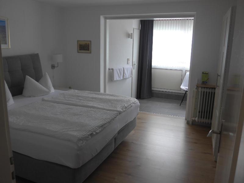 Double Room image 3