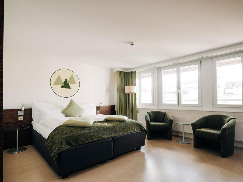 Classic Double Room image 4