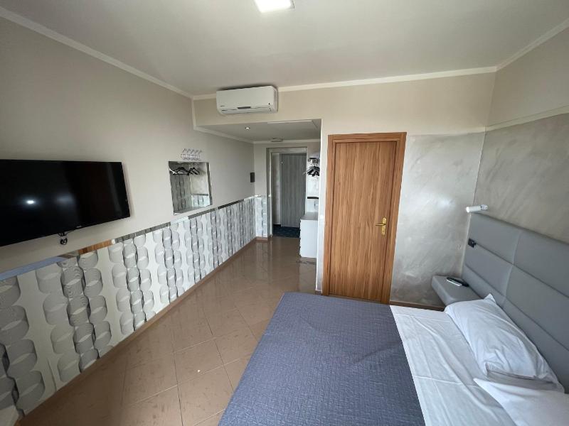 Single Room image 2