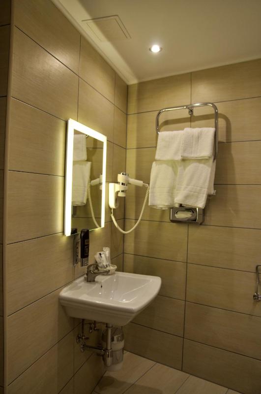 Small Double Room image 4