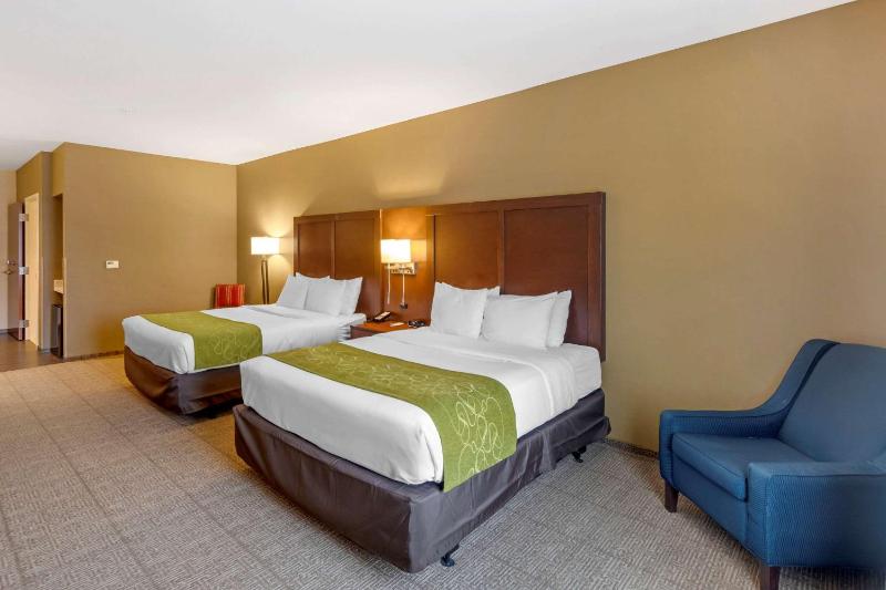 Queen Suite with Two Queen Beds - Non-Smoking image 3