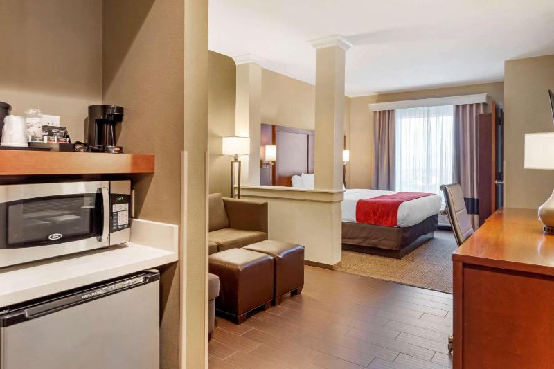 King Suite - Non-Smoking image 3