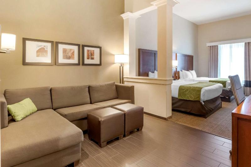 Queen Suite with Two Queen Beds - Non-Smoking image 2