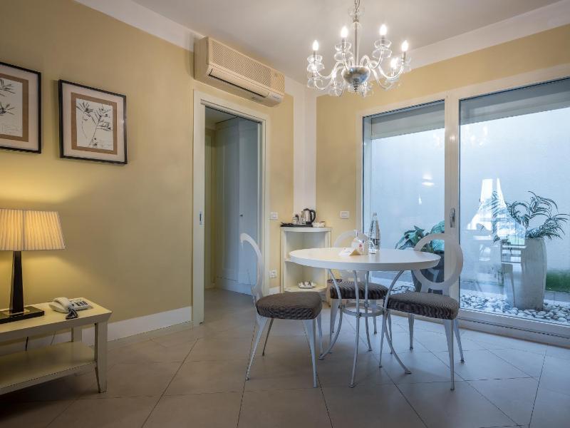 Economy Suite image 4