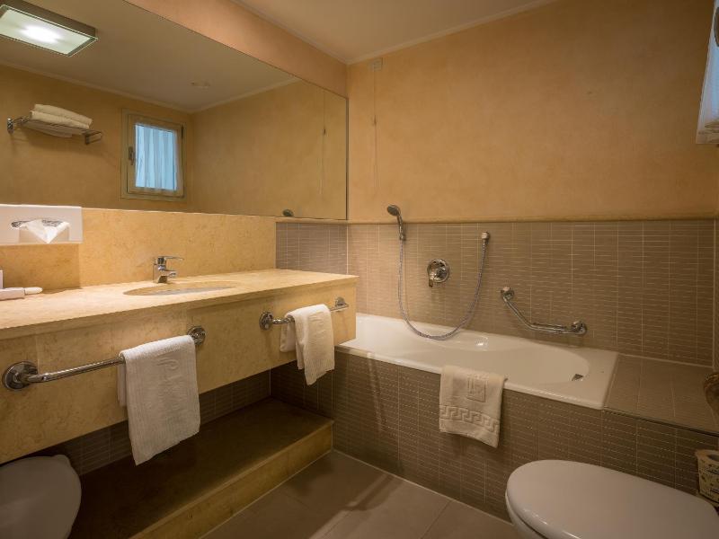 Economy Triple Suite image 2