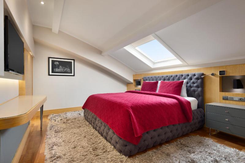 Presidential King Suite image 3