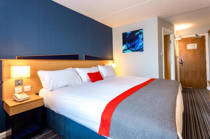 Standard King Room with Free Hot Breakfast image 2