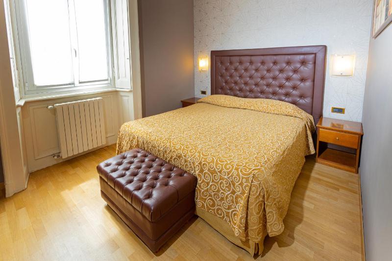 Executive One-Bedroom Apartment image 3