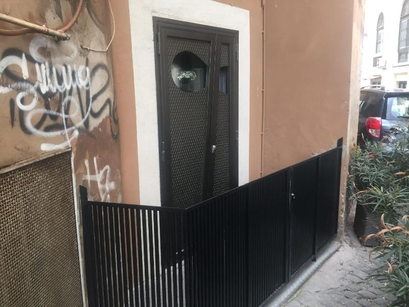 Queen Studio image 2