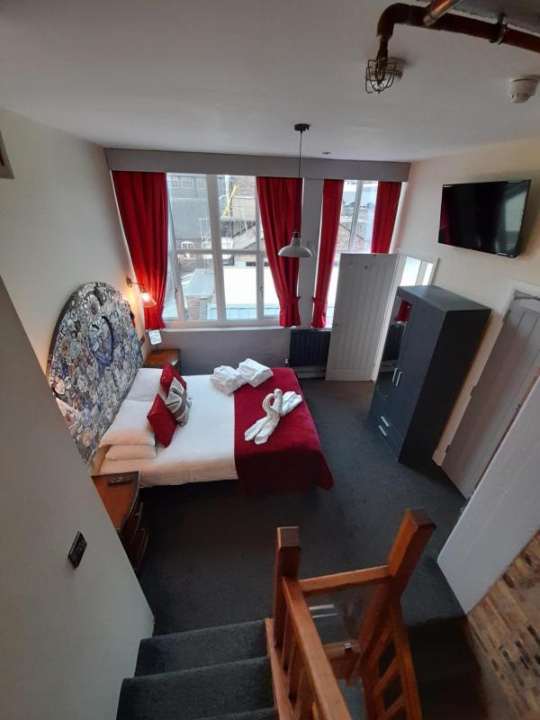 Deluxe Apartment image 2
