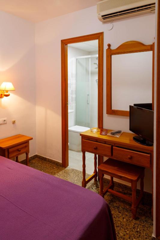 Budget Single Room image 4