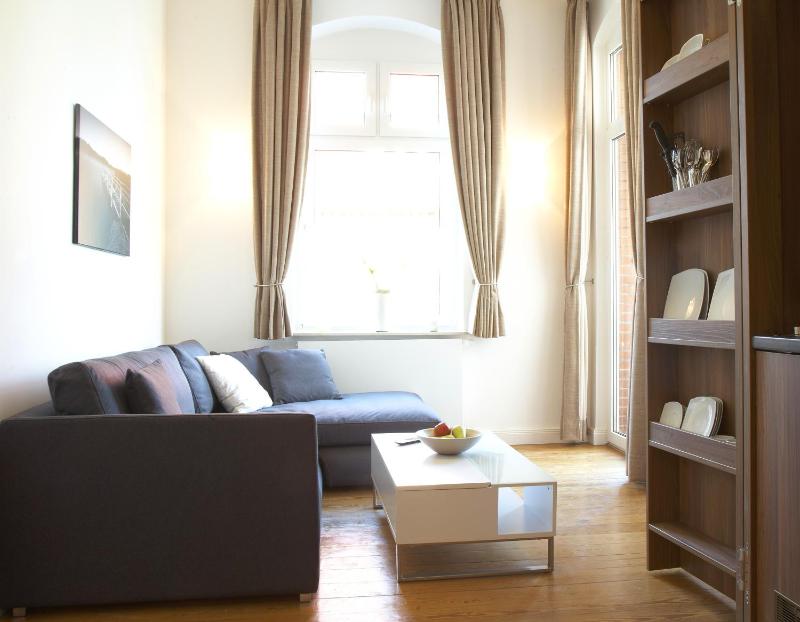 One-Bedroom Apartment 12 with Balcony Sea View image 3