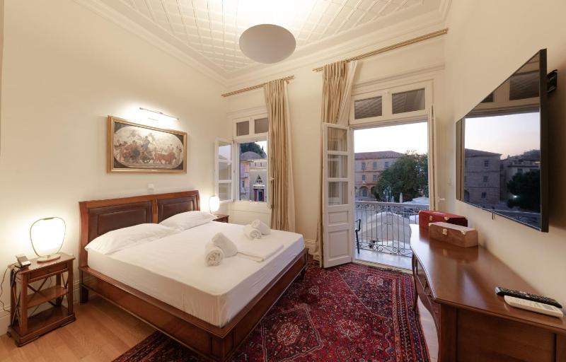 Executive Suite image 4