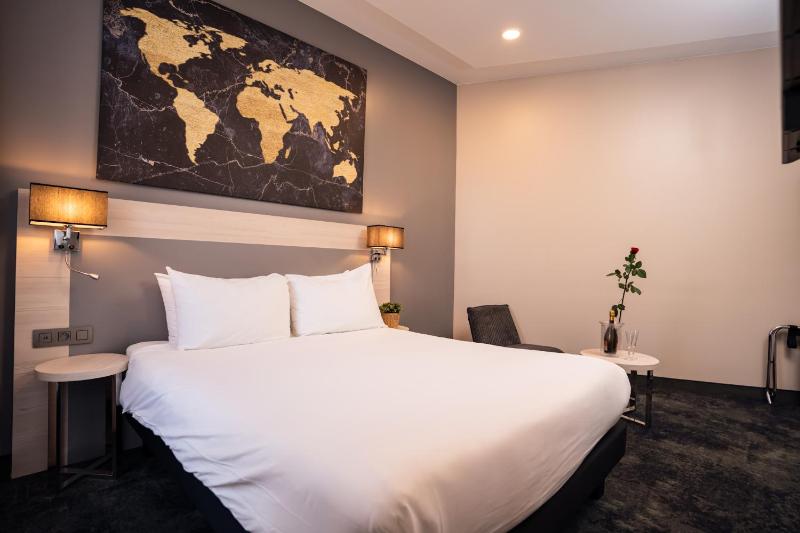 Superior Double or Twin Room image 4