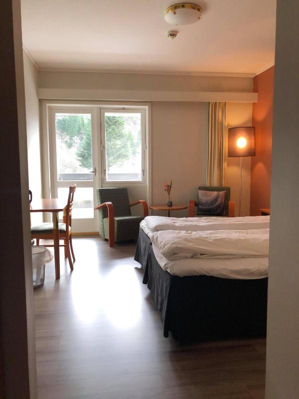 Standard Double Room image 3
