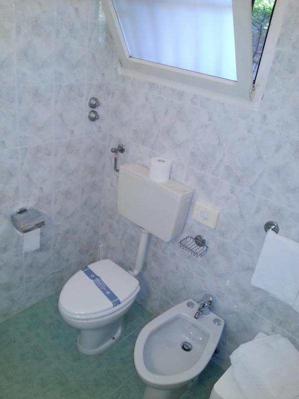 Economy Double or Twin Room image 4