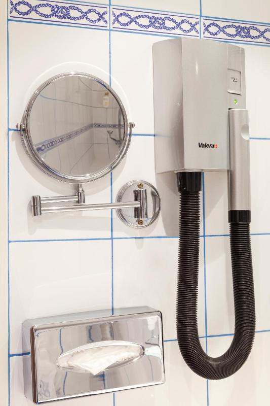 Superior Double Room with Double Bed - Non-Smoking image 2