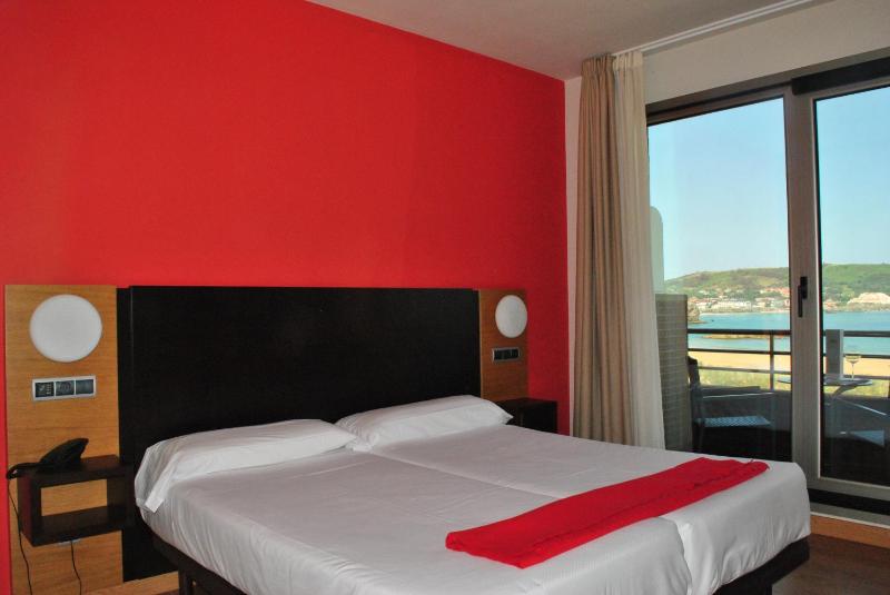 Superior Twin Room with Sea View image 1