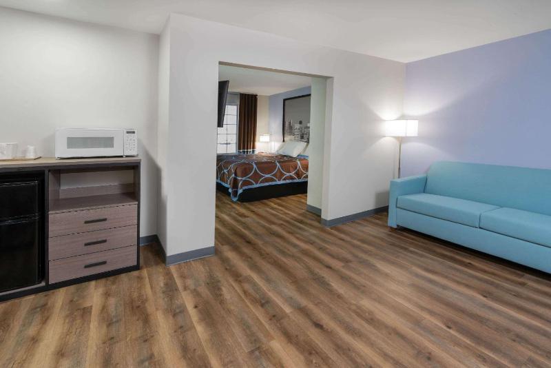 King Room - Non-Smoking image 2