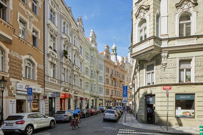 Prague Days - Apartment with Balcony and Amazing View in the Old Town - image 4