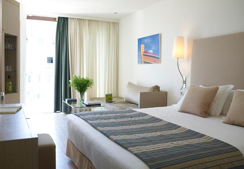Double Room image 4