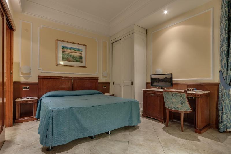 Quadruple Room image 4