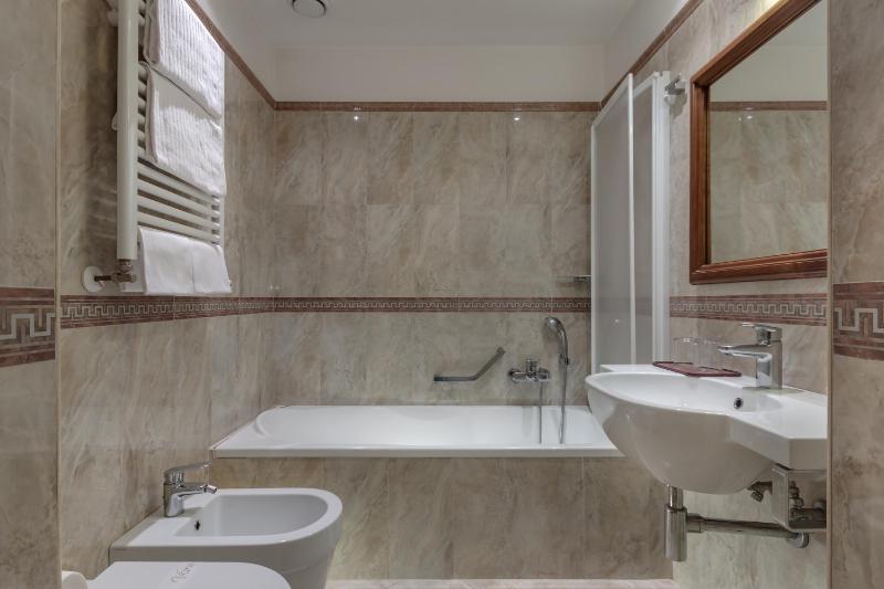 Single Room image 3