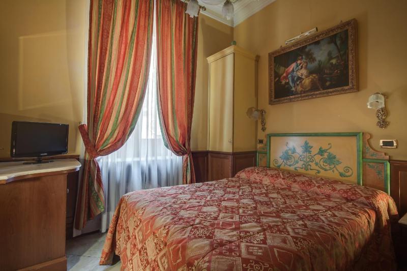 Quadruple Room image 2