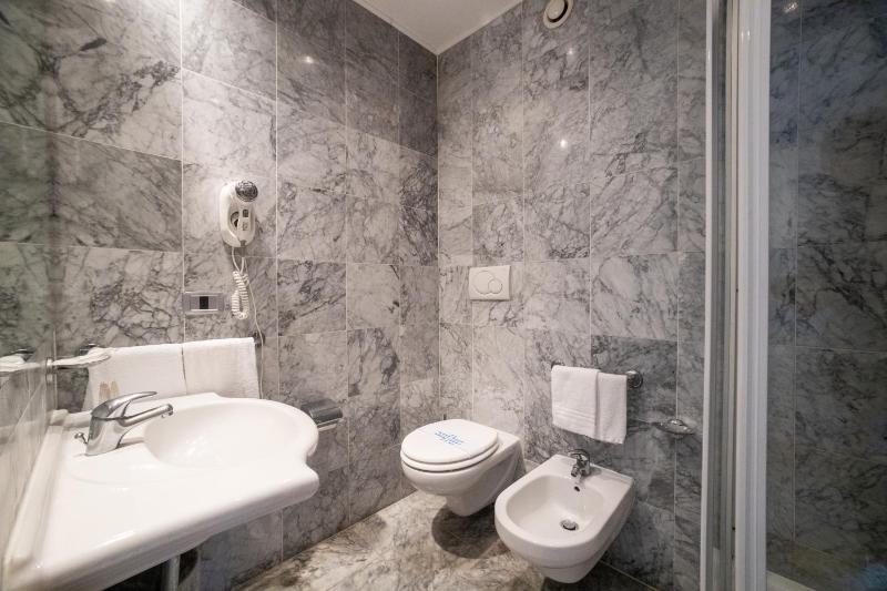 One-Bedroom Apartment (2 - 4 Adults) image 4