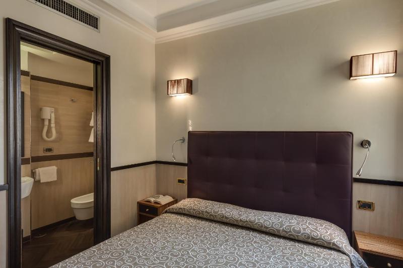 Double or Twin Room with Balcony image 3