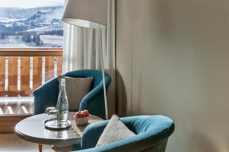 Superior Double Room with Balcony and Mountain View image 4