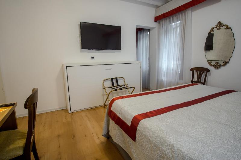 Comfort Double or Twin Room image 3