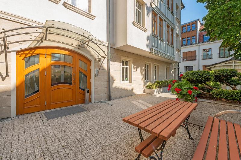 One-Bedroom Apartment image 2