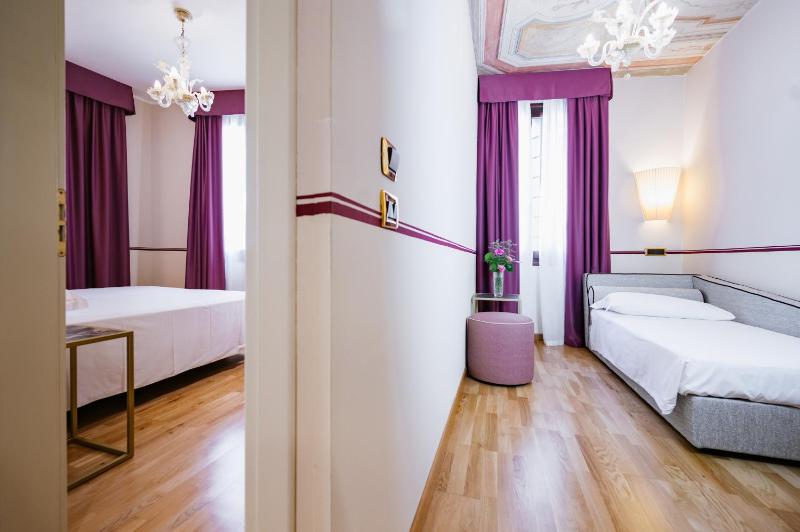 Standard Triple Room image 4