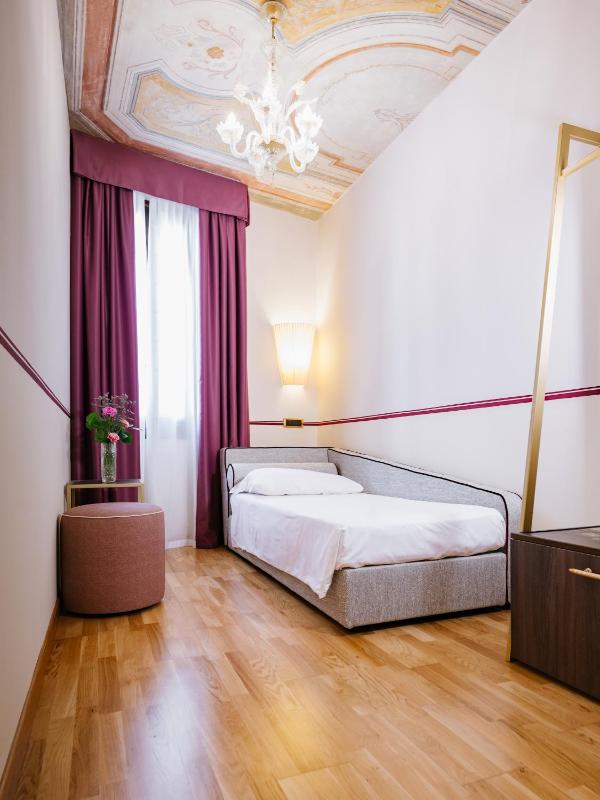 Standard Single Room image 3