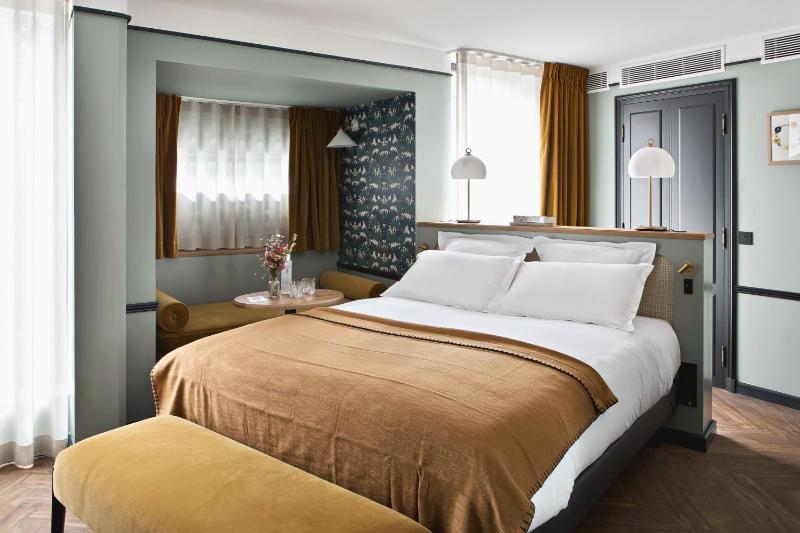 Queen Room with Balcony - 