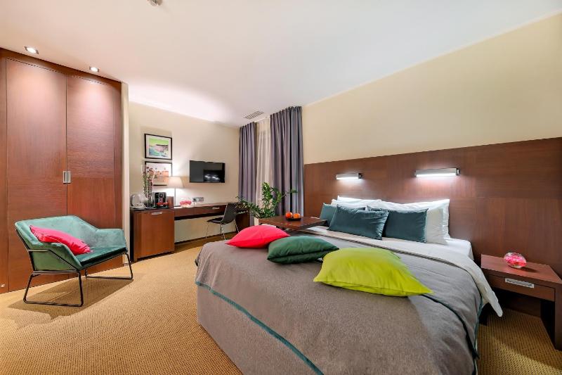 Classic Double Room image 2