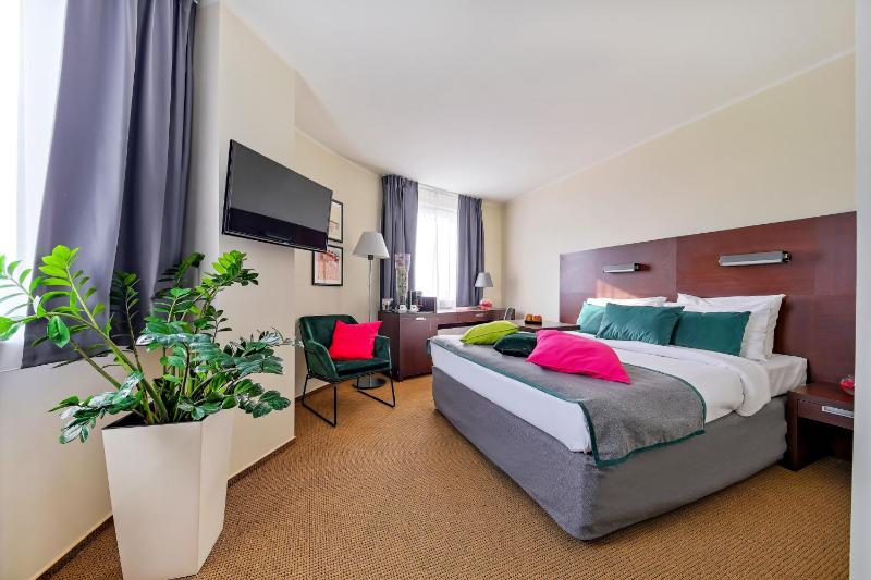 Classic Double Room image 3