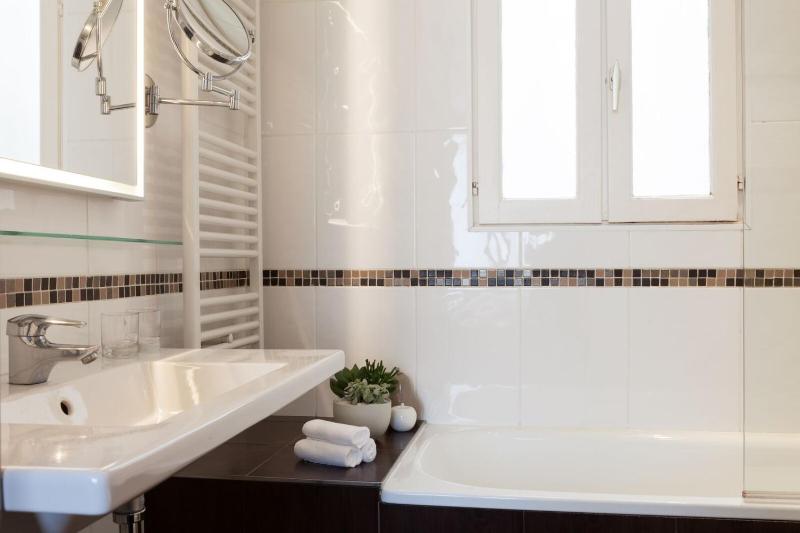 Superior Triple Room image 3