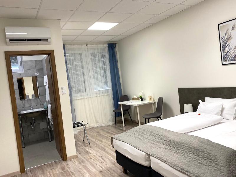 Standard Double or Twin Room image 2