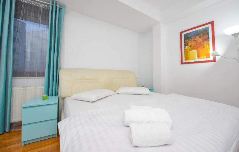One-Bedroom Apartment with Terrace image 3