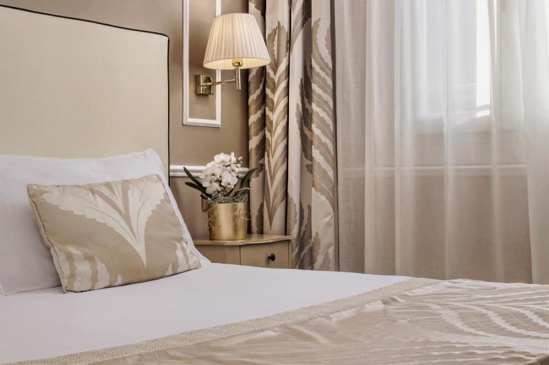 Classic Double or Twin Room image 4