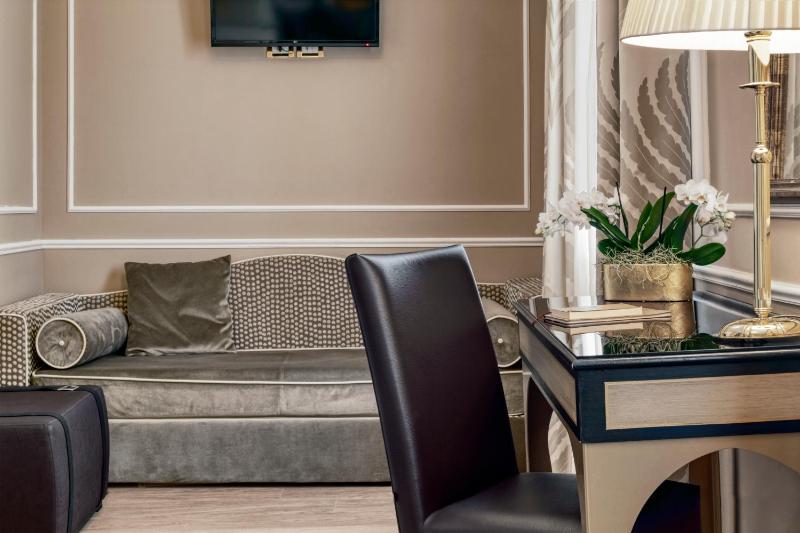 Quadruple Room image 3