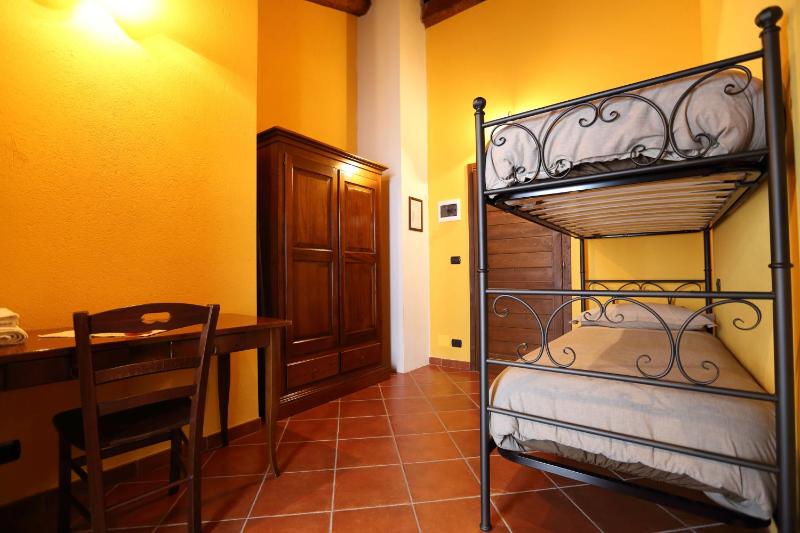 Twin Room with Balcony and  Mountain View image 2