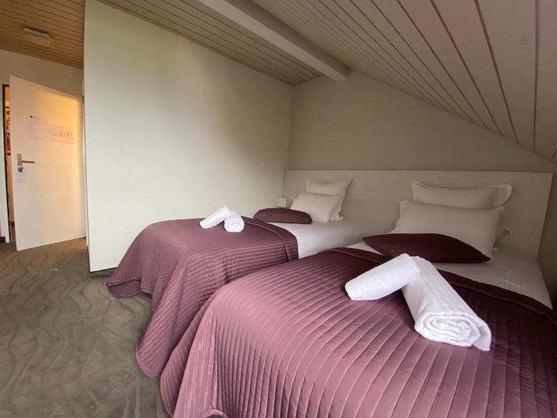 Standard Twin Room image 3