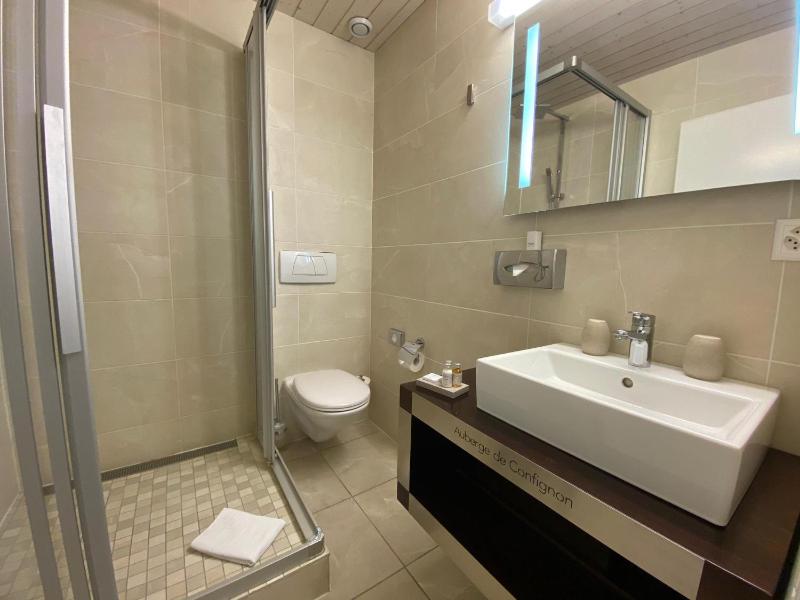 Standard Twin Room image 4