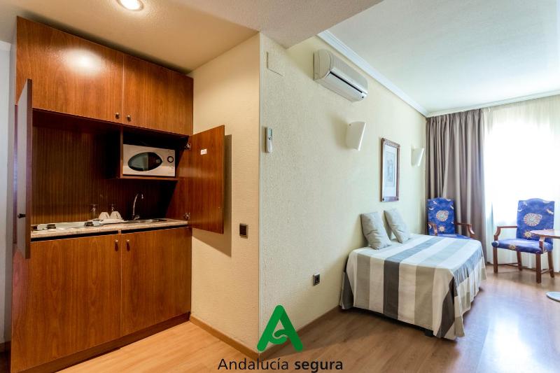 One-Bedroom Apartment image 3