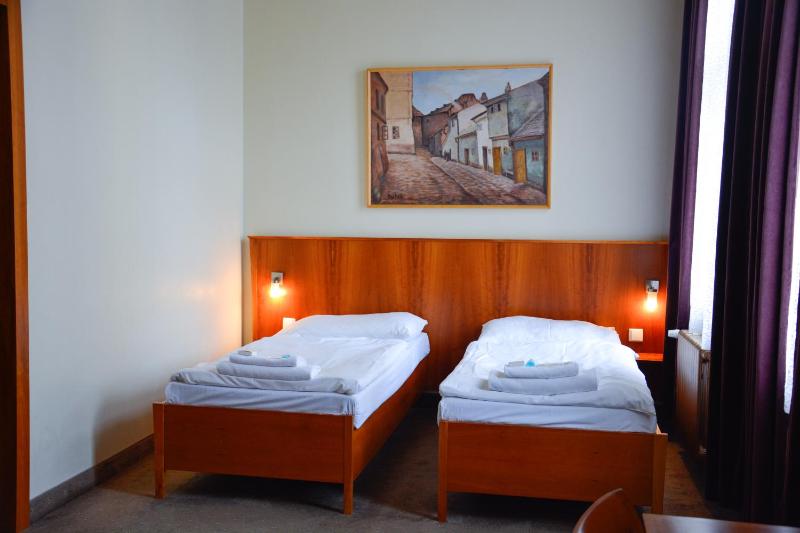 Standard Triple Room image 2