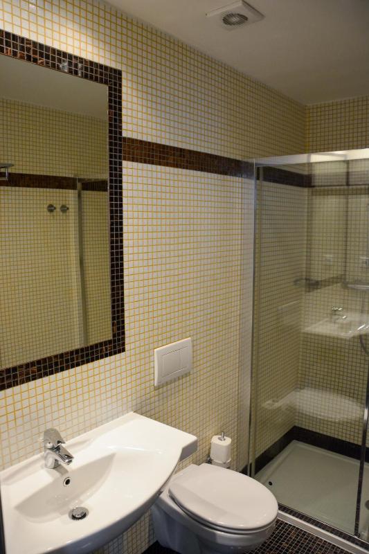 Standard Triple Room image 3