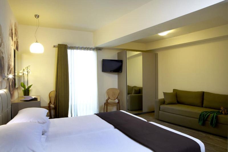 Family Room with Sea View image 3